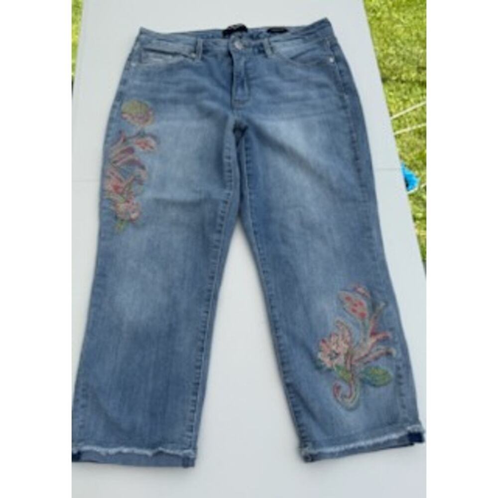Nine West Women Chrystie Capri Embroidered Size 1058
